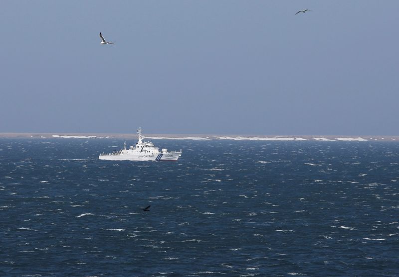 &copy; Reuters. ロシア外務省は７日、日本漁船に北方領土（南クリル諸島）付近での操業を認める日ロ漁業協定を停止すると発表した。同海域で２０１７年４月撮影（２０２２年　ロイター/Issei Kato）