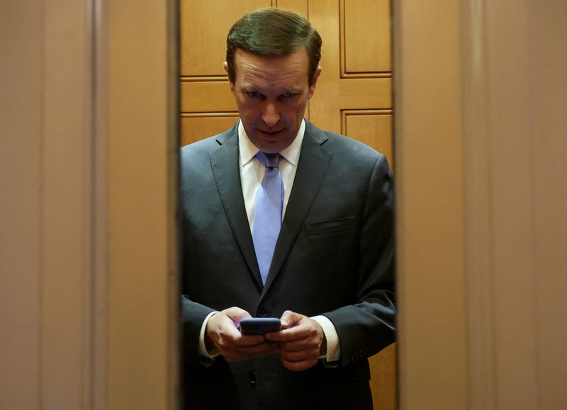 &copy; Reuters. FILE PHOTO: U.S. Senator Chris Murphy (D-CT) checks his phone in an elevator outside the Senate floor in the United States Capitol building in Washington, U.S., May 26, 2022. REUTERS/Evelyn Hockstein 