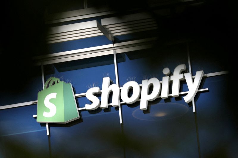 &copy; Reuters. FILE PHOTO: The logo of Shopify is seen outside its headquarters in Ottawa, Ontario, Canada, September 28, 2018. REUTERS/Chris Wattie