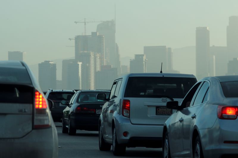 Automakers back U.S. restoring California emissions authority
