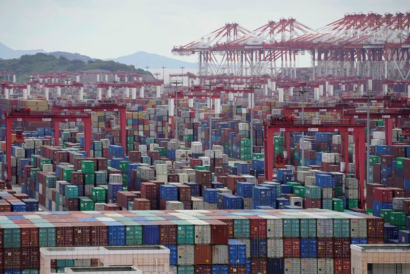 &copy; Reuters. FILE PHOTO: Containers are seen at the Yangshan Deep-Water Port in Shanghai, China October 19, 2020. REUTERS/Aly Song