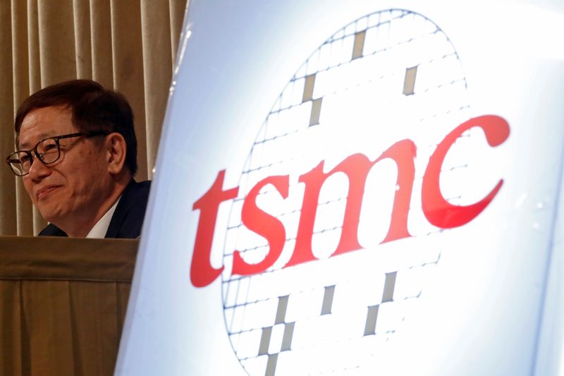 &copy; Reuters. FOTO DE ARCHIVO: El presidente y codirector ejecutivo de Taiwan Semiconductor Manufacturing Company (TSMC), Mark Liu, asiste a una conferencia de inversores en Taipéi, Taiwán, el 13 de abril de 2017. REUTERS/Tyrone Siu