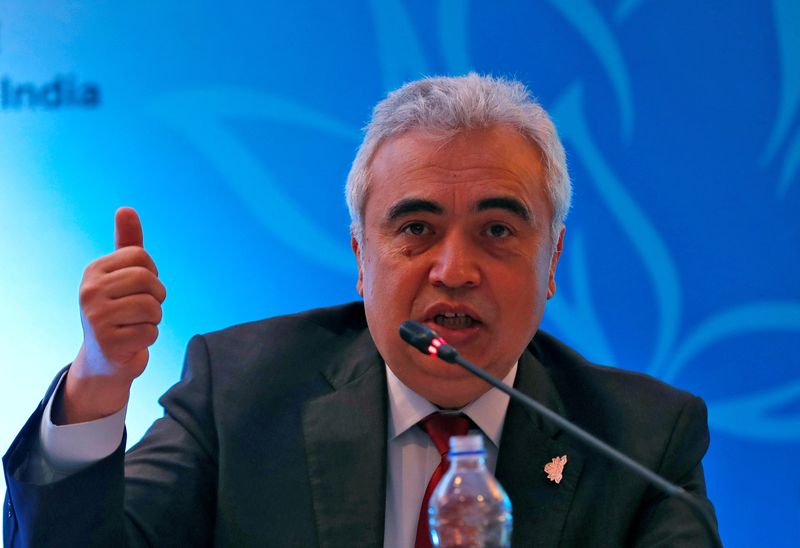 &copy; Reuters. FOTO DE ARCHIVO: Fatih Birol, director ejecutivo de la Agencia Internacional de la Energía, habla con los medios de comunicación durante el Foro Internacional de la Energía (IEF) en Nueva Delhi, India, el 11 de abril de 2018. REUTERS/Altaf Hussain/File