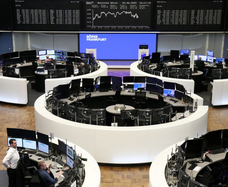 &copy; Reuters. Imagen de archivo de un gráfico del índice bursátil alemán DAX en la bolsa de Fráncfort, Alemania. 2 de junio, 2022.    REUTERS/Staff