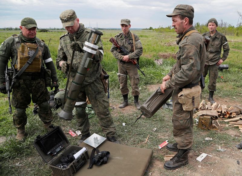 &copy; Reuters. قوات أوكرانية تختبر منصة لإطلاق صواريخ مضادة للدبابات في يوم 25 مايو أيار 2022-تصوير ألكسندر إيرموتشينكو-رويترز