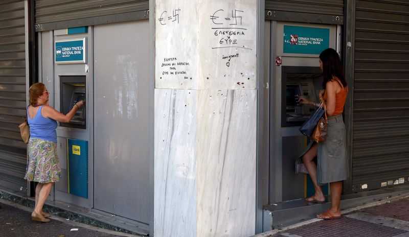 &copy; Reuters. FILE PHOTO: Women take money from separate ATM machines in central Athens, Greece July 8, 2015. REUTERS/Cathal McNaughton