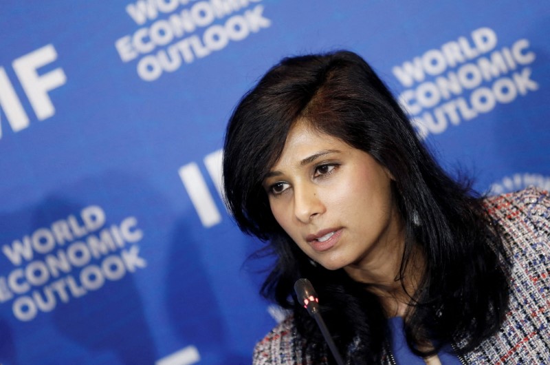 &copy; Reuters. Gita Gopinath, primeira vice-diretora-gerente do Fundo Monetário Internacional,  em coletiva de imprensa em Santiago, Chile
23/07/2019
REUTERS/Rodrigo Garrido/Arquivo