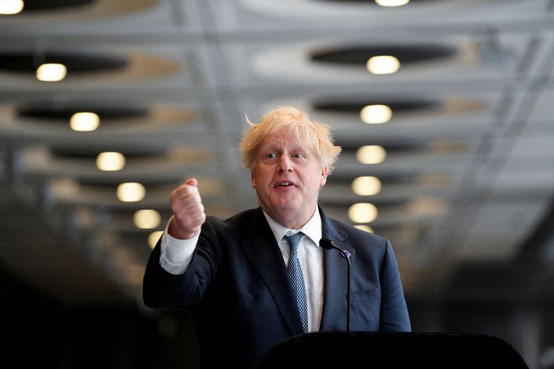 &copy; Reuters. FILE PHOTO: British Prime Minister Boris Johnson delivers a speech at Paddington Station in London, Britain, May 17, 2022. REUTERS/Toby Melville/File Photo