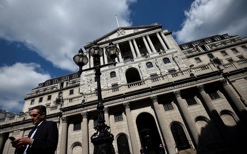 &copy; Reuters. FILE PHOTO: A man stands outside the Bank of England in the City of London, Britain April 19, 2017. REUTERS/Hannah McKay