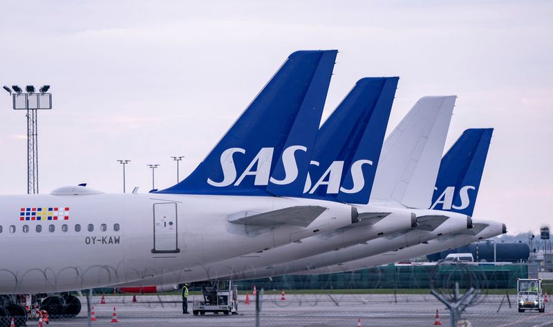 &copy; Reuters. FILE PHOTO: Scandinavian Airlines (SAS) Airbus A320 planes are parked at Copenhagen airport in Kastrup, Denmark, March 15, 2020. TT News Agency/Johan Nilsson via REUTERS