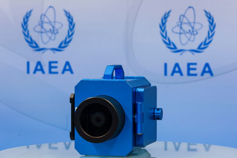 © Reuters. A surveillance camera is displayed during a news conference about developments related to the IAEA's monitoring and verification work in Iran, in Vienna, Austria June 9, 2022. REUTERS/Lisa Leutner