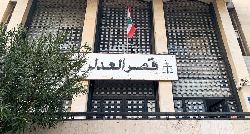 &copy; Reuters. لقطة عامة لواجهة مبنى قصر العدل في العاصمة اللبنانية بيروت يوم 17 مارس آذار 2022. تصوير: أحمد الكردي - رويترز.