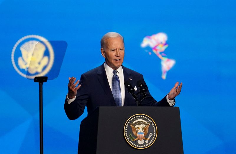 &copy; Reuters.   ６月９日、バイデン米大統領（写真）は、環境に配慮した米州の経済連携強化を支援するよう米企業幹部に訴えた。ロサンゼルスで８日撮影（２０２２年　ロイター/Lauren Justice）