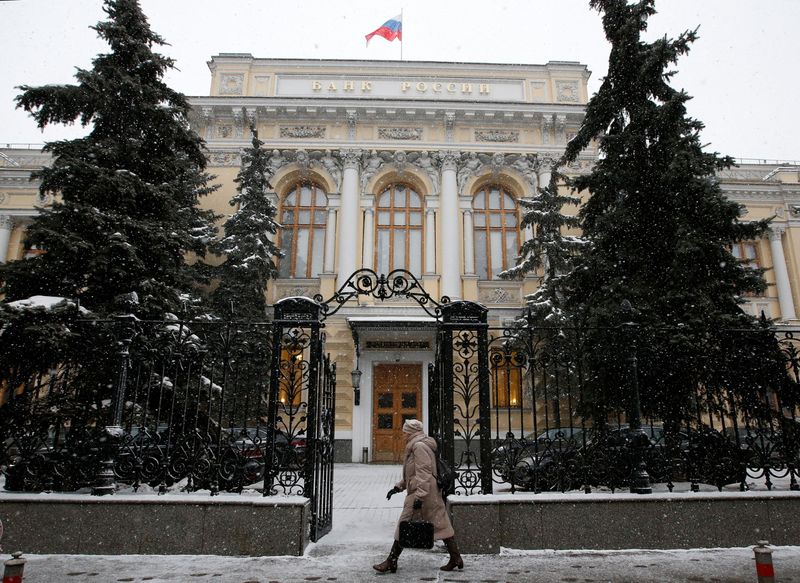 &copy; Reuters. FILE PHOTO: A general view shows the Central Bank headquarters in Moscow January 30, 2015. REUTERS//File Photo