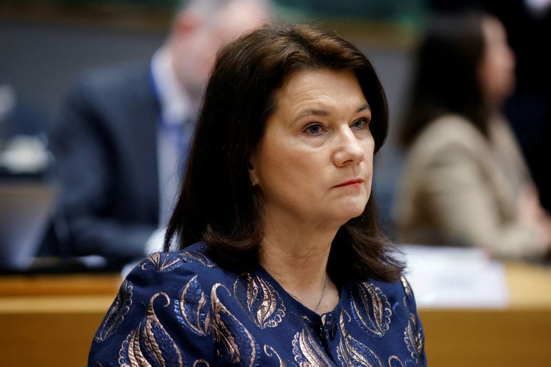 &copy; Reuters. وزيرة الخارجية السويدية آن لينده خلال اجتماع في بروكسل يوم 21 مارس آذار 2022. تصوير: جوانا جيرون - رويترز.