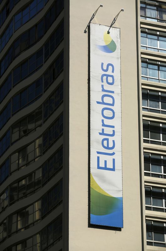 &copy; Reuters. Logo da Eletrobras em sede no Rio de Janeiro
09/06/2022
REUTERS/Pilar Olivares (REUTERS - Tags: BUSINESS POLITICS LOGO)