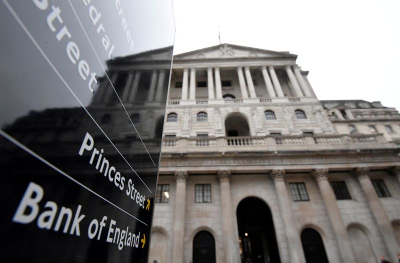 &copy; Reuters. FILE PHOTO: The Bank of England (BoE) building is reflected in a sign, after the BoE became the first major world's central bank to raise rates since the coronavirus disease (COVID-19) pandemic, London, Britain, December 16, 2021. REUTERS/Toby Melville/