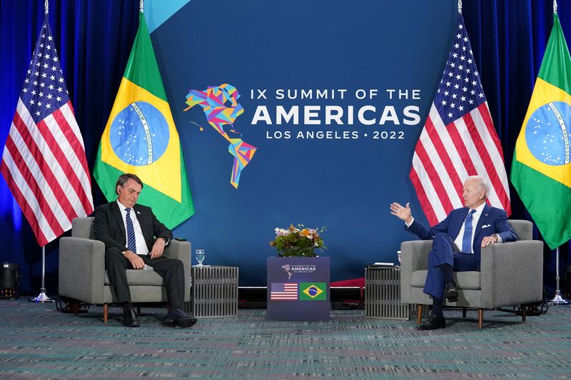 &copy; Reuters. Bolsonaro e Biden durante reunião bilateral na Cúpula das Américas em Los Angeles
09/06/2022
REUTERS/Kevin Lamarque