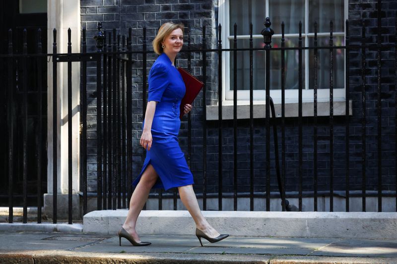 &copy; Reuters. وزيرة الخارجية البريطانية ليز تراس  لدى وصولها داوننج ستريت في لندن في السابع من يونيو حزيران 2022. تصوير: هانا مكاي - رويترز.