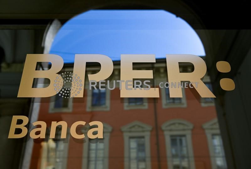 &copy; Reuters. Il logo di Bper Banca fuori da una delle filiali del gruppo. 10 giugno 2022. REUTERS/Flavio Lo Scalzo