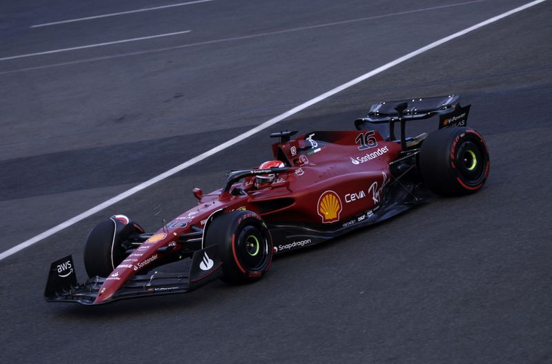 © Reuters. Charles Leclerc de Ferrari durante la práctica para el Gran Premio de Azerbaiyán, en el circuito de la ciudad de Bakú, Bakú, Azerbaiyán - Junio 10, 2022 REUTERS/Leonhard Foeger
