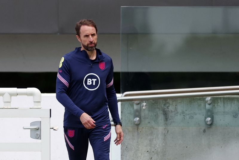 &copy; Reuters. مدرب منتخب إنجلترا الأول لكرة القدم جاريث ساوثجيت خلال تدريب يوم الجمعة. تصوير: كارل ريسين - رويترز
