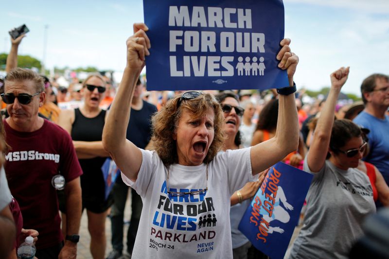 &copy; Reuters. Miles de personas se manifestaron por el control de armas en Parkland, Florida, EEUU. 11 junio 2022. REUTERS/Marco Bello