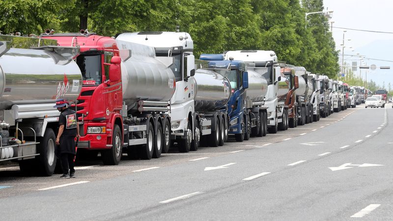 POSCO to halt some plants as South Korea trucker strike continues