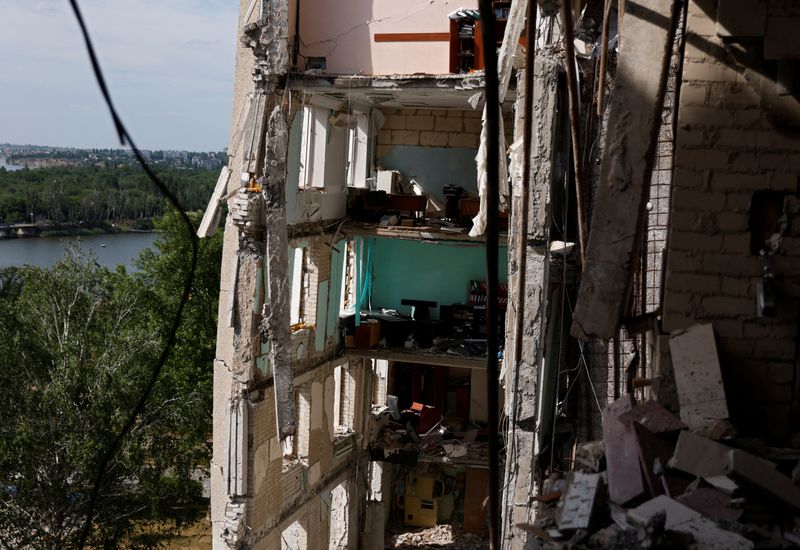 &copy; Reuters. منظر عام لمبنى مدمر نتيجة للقصف الروسي لأوكرانيا في ميكولايف يوم الثامن من يونيو حزيران 2022. تصوير: إدجار سو - رويترز. 
