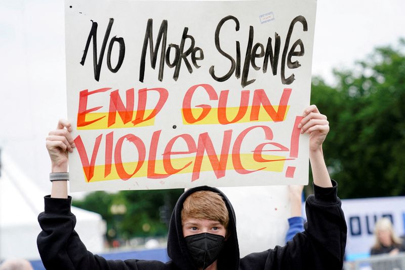 &copy; Reuters. Un manifestante protesta contra la violencia de las armas en Washington, D.C., EEUU. 11 junio 2022. REUTERS/Joshua Roberts
