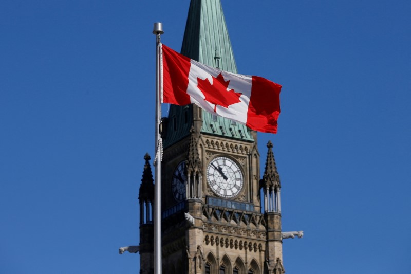 &copy; Reuters. FILE PHOTO: A Canadian flag flies in front of the Peace Tower on Parliament Hill in Ottawa, Ontario, Canada, March 22, 2017. REUTERS/Chris Wattie/File Photo 