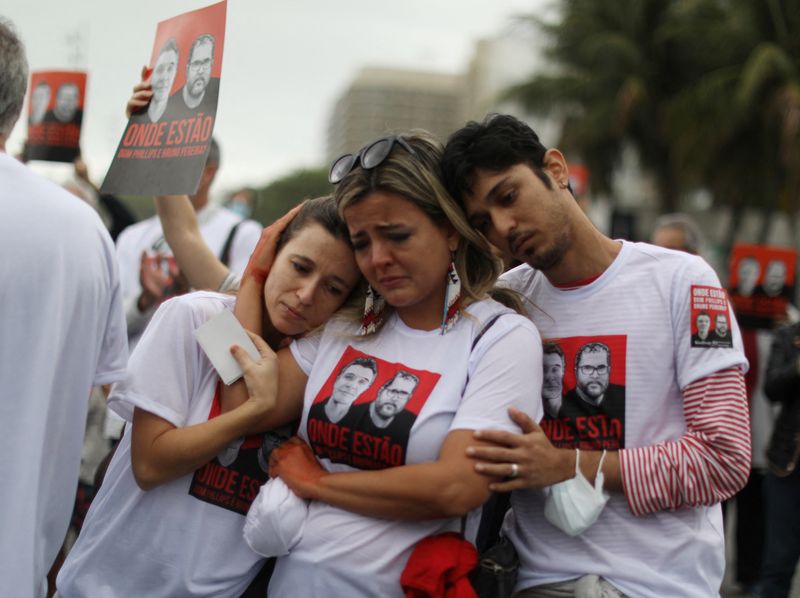 &copy; Reuters. Manifestantes protestam no Rio de Janeiro após desaparecimento de Dom Phillips e Bruno Pereira na floresta amazônica
REUTERS/Pilar Olivares