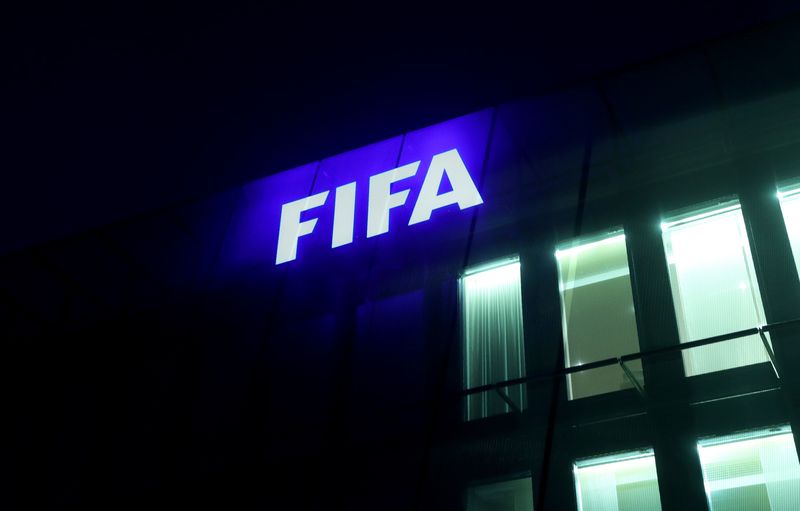 &copy; Reuters. Imagen de archivo del logotipo de la FIFA en su sede en Zúrich, Suiza. 30 de septiembre, 2020. REUTERS/Arnd Wiegmann