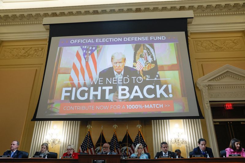 © Reuters. An advertisement soliciting donations for former U.S. President Donald Trump is seen as it was introduced as evidence and displayed on a screen above U.S. Representative Zoe Lofgren (D-CA), Chairperson Bennie Thompson (D-MS) , Vice Chair U.S. Representative Liz Cheney (R-WY) and U.S. Representative Adam Kinzinger (R-IL) holding the second public hearing of the U.S. House Select Committee to Investigate the January 6 Attack on the United States Capitol, at Capitol Hill, in Washington, U.S. June 13, 2022. REUTERS/Jonathan Ernst