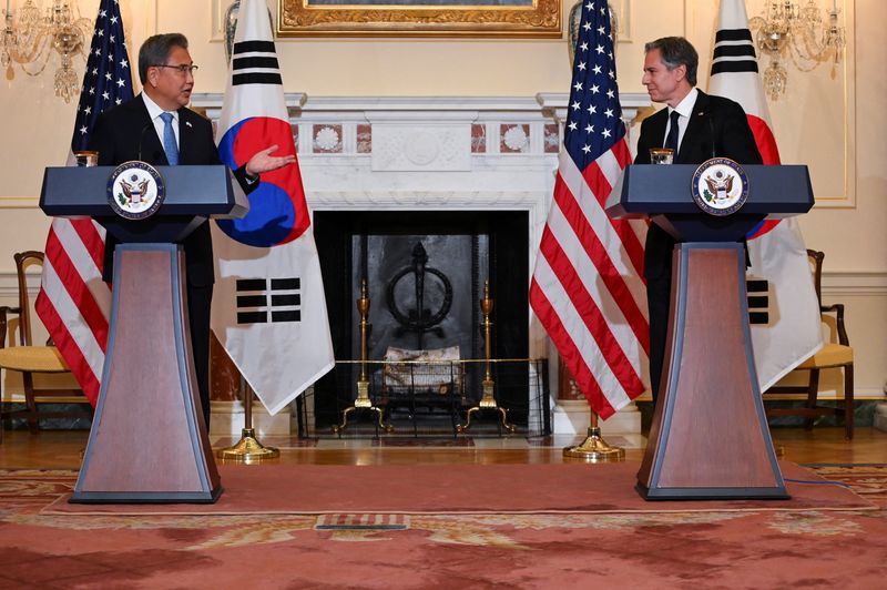 &copy; Reuters. وزير الخارجية الأمريكي أنتوني بلينكن خلال مؤتمر صحفي مع نظيره الكوري الجنوبي في واشنطن يوم الاثنين في صورة من ممثل لوكالات الأنباء.