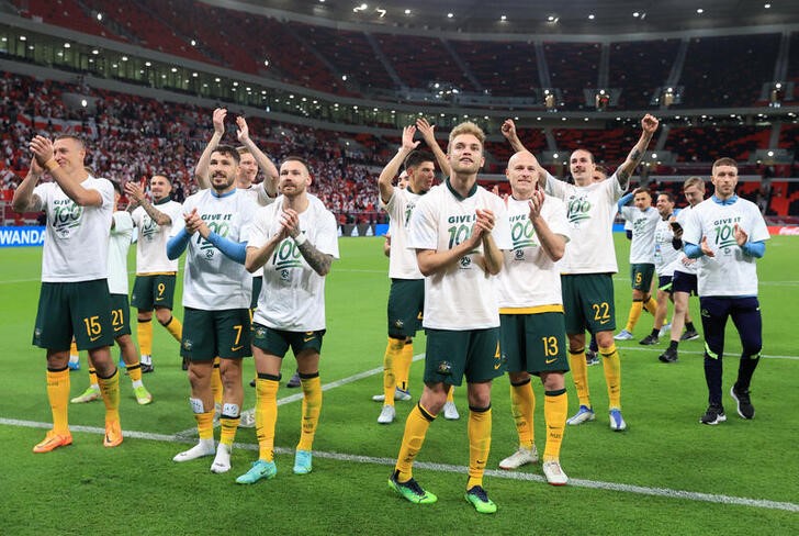 &copy; Reuters. 　サッカーのワールドカップ（Ｗ杯）カタール大会予選の大陸間プレーオフは１３日、カタールのアルラヤンで試合を行い、オーストラリア（アジア）がペルー（南米）を下し、本大会出場