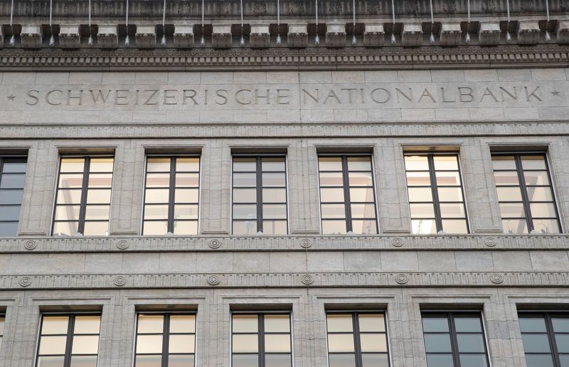 &copy; Reuters. FILE PHOTO: A general view of the building of the Swiss National Bank (SNB) in Zurich, Switzerland December 16, 2021. REUTERS/Arnd Wiegmann