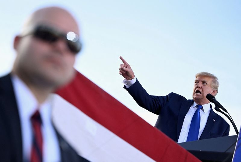 &copy; Reuters. Former U.S. President Donald Trump hosts a rally to boost Ohio Republican candidates ahead of their May 3 primary election, at the county fairgrounds in Delaware, Ohio, U.S. April 23, 2022. REUTERS/Gaelen Morse     