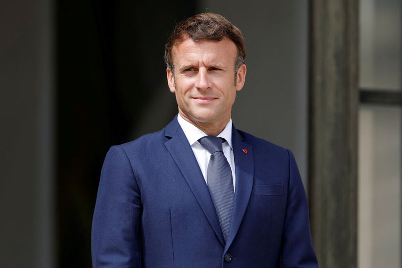 &copy; Reuters. الرئيس الفرنسي إيمانويل ماكرون في قصر الإليزيه في باريس يوم العاشر من يونيو حزيران 2022. تصوير: بينوا تيسييه - رويترز.