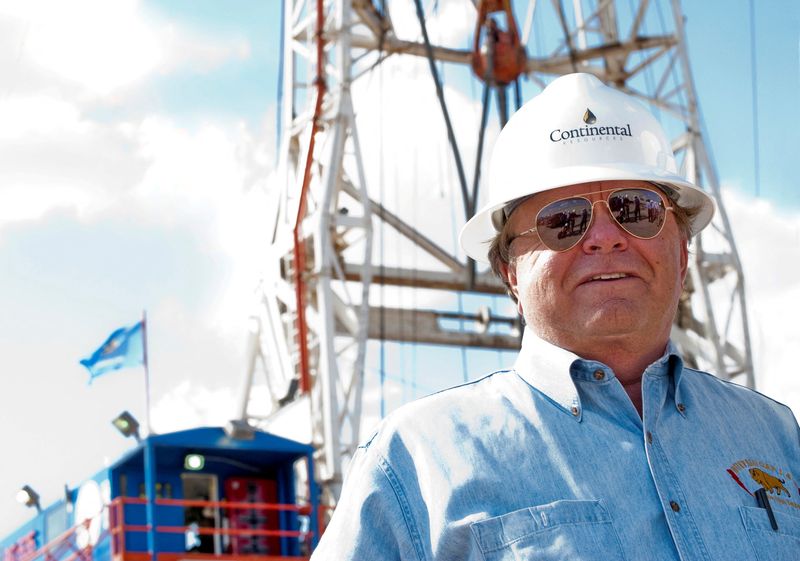 © Reuters. FILE PHOTO: Harold Hamm of Continental Resources is pictured during a rig tour in the state of Oklahoma, U.S. October 12, 2010. Courtesy of Continental Resources/Handout via REUTERS/File Photo
