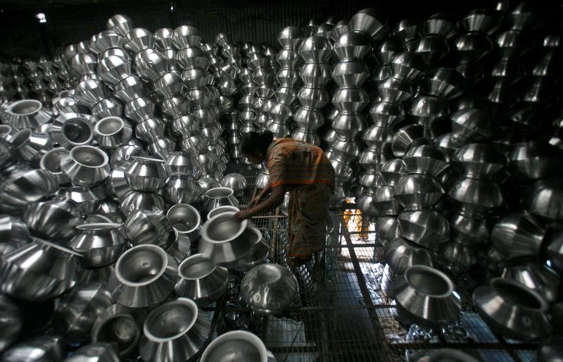 Aluminio toca mínimo de siete meses temor a que la recesión afecte la demanda