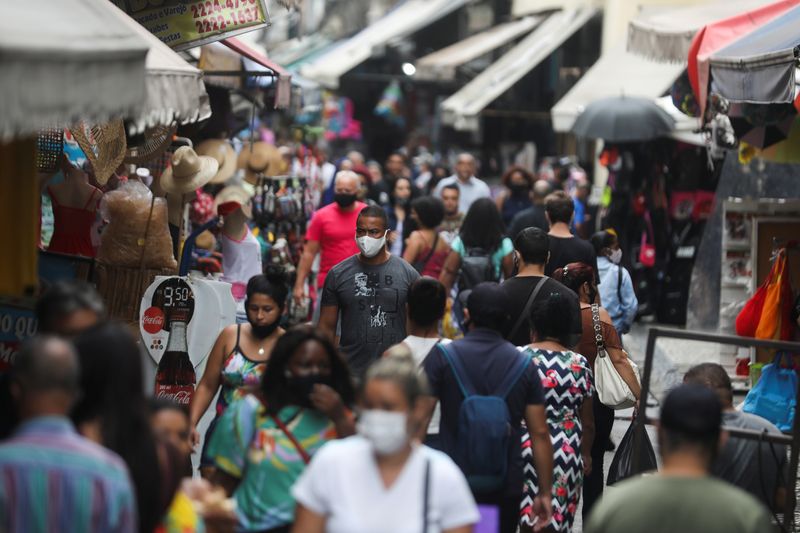 &copy; Reuters. Rua de comércio popular no Rio de Janeiro
23/12/2020
REUTERS/Pilar Olivares