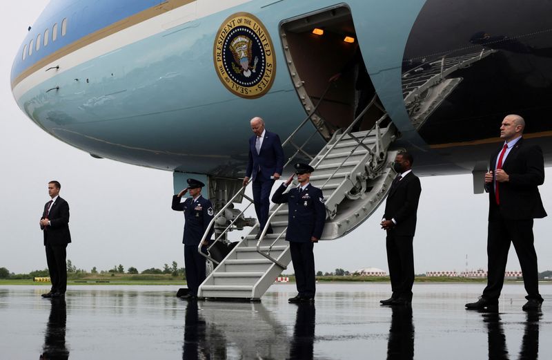 &copy; Reuters. U.S. President Joe Biden arrives at Philadelphia International Airport, in Philadelphia, U.S., June 14, 2022. REUTERS/Evelyn Hockstein