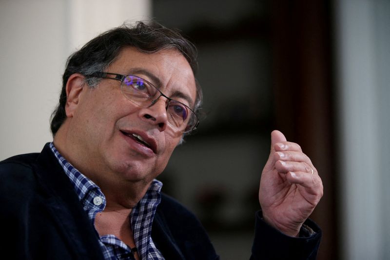 &copy; Reuters. Candidato de esquerda à Presidência da Colômbia Gustavo Petro durante entrevista à Reuters em Bogotá
10/06/2022 REUTERS/Luisa González