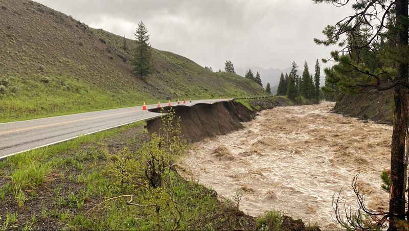 © Reuters. High water levels in the Lamar River  erode Yellowstone National Park's Northeast Entrance Road, where the park was closed due to heavy flooding, rockslides, extremely hazardous conditions near Gardiner, Montana, U.S. June 13, 2022. Picture taken June 13, 2022. National Park Service/Handout via REUTERS. 