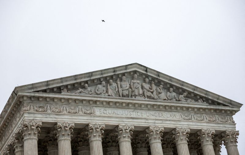 &copy; Reuters. FILE PHOTO: The U.S. Supreme Court is seen in Washington, U.S., May 3, 2022. REUTERS/Evelyn Hockstein/File Photo