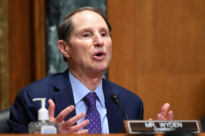 &copy; Reuters. FILE PHOTO: Senator Ron Wyden (D-OR) speaks during the Senate Finance Committee hearing on the nomination of Chris Magnus to be the next U.S. Customs and Border Protection commissioner, in the Dirksen Senate Office Building on Capitol Hill in Washington, 