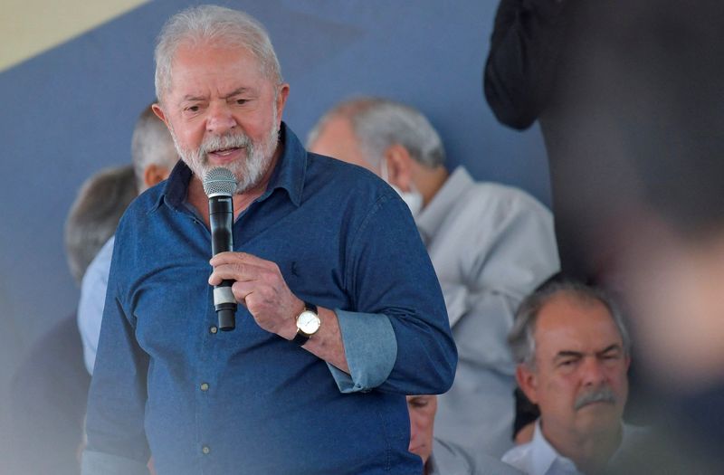 &copy; Reuters. Ex-presidente Luiz Inácio Lula da Silva discursa durante evento em Contagem, Minas Gerais
10/05/2022 REUTERS/Washington Alves