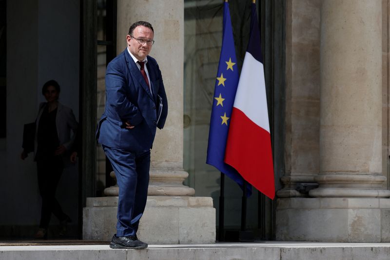 &copy; Reuters. Le ministre français des Solidarités, de l'Autonomie et des Personnes handicapées, Damien Abad, a dénoncé mardi de "l'acharnement" après la révélation par Mediapart de nouvelles accusations d'agression sexuelle à son encontre, dans laquelle il di