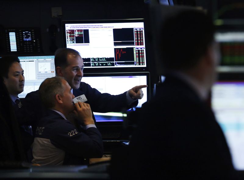 &copy; Reuters. La Bourse de New York a fini en ordre dispersé mardi. L'indice Dow Jones a cédé 0,50% et le S&P-500, plus large, a perdu 0,38%. Le Nasdaq Composite a progressé de son côté de 0,18%. /Photo d'archives/REUTERS/Brendan McDermid 